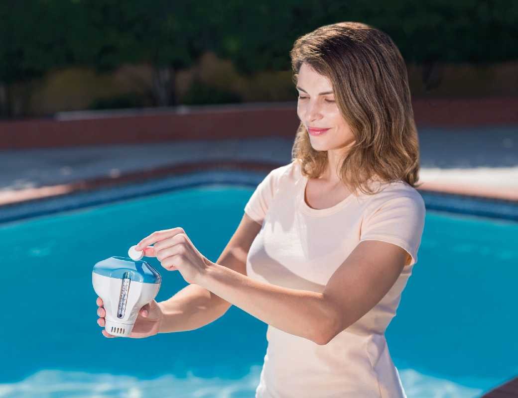 INTEX Dispenser per pastiglie di cloro o bromo con termometro 29043